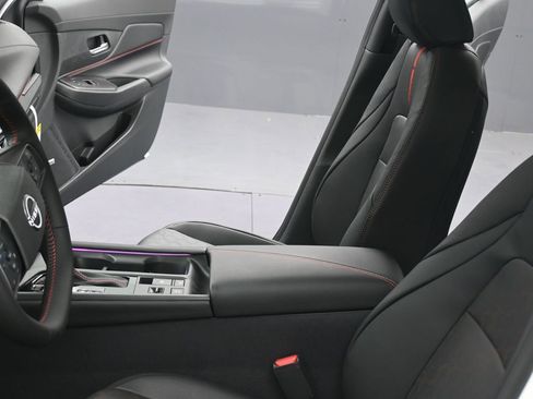 New 2026 Nissan Sentra SR w/ SR Premium Package FWD image 17
