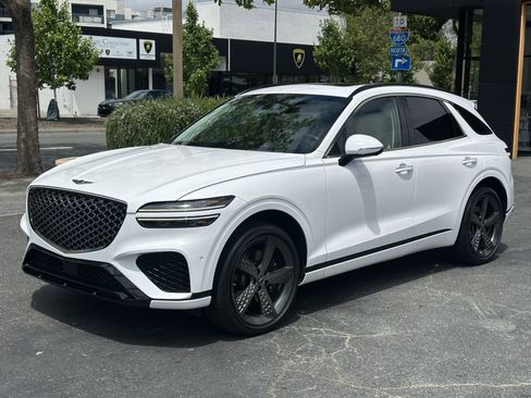 Used 2022 Genesis GV70 3.5T Sport w/ Sport Prestige Package AWD/4WD image 3