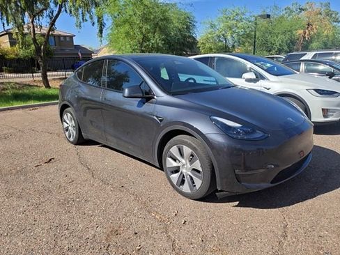 Used 2024 Tesla Model Y Long Range AWD/4WD image 7