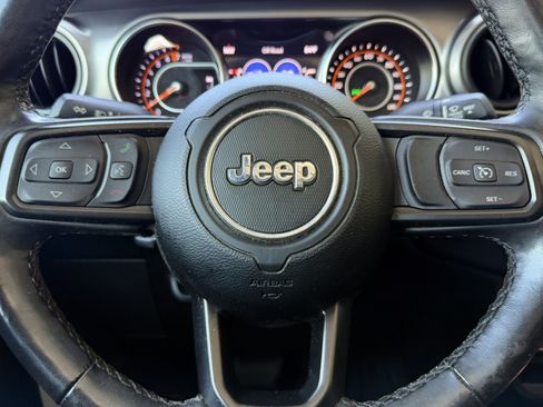 Used 2021 Jeep Gladiator Sport AWD/4WD image 18