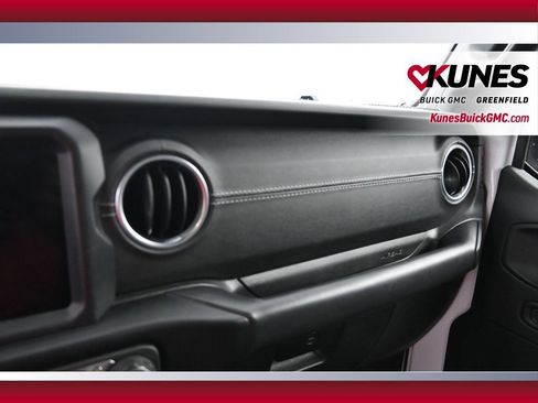 Used 2020 Jeep Wrangler Unlimited Sahara image 20