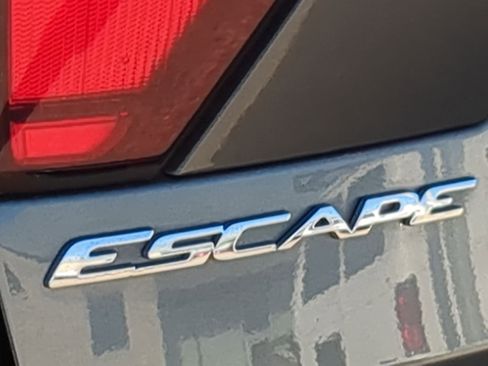 Used 2019 Ford Escape SE AWD/4WD image 16