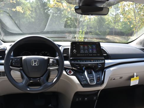 New 2026 Honda Odyssey Touring image 17