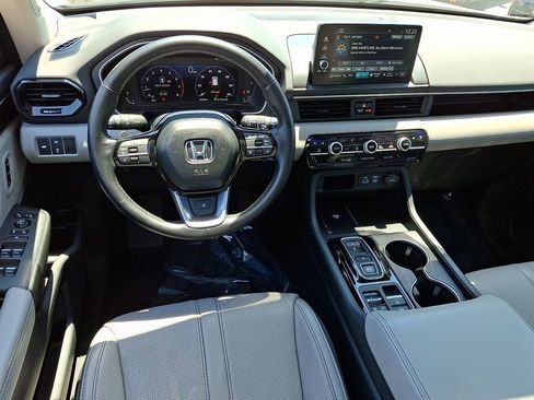 Used 2023 Honda Pilot Elite image 12