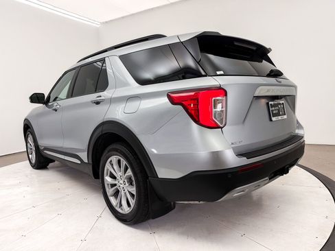 Used 2024 Ford Explorer XLT w/ Equipment Group 202A AWD/4WD image 18
