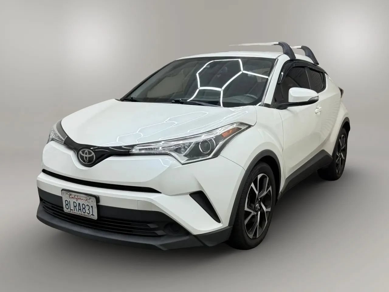 Used 2019 Toyota C-HR XLE FWD image 5