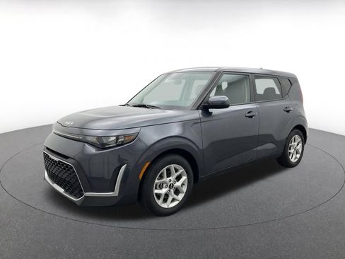 Used 2025 Kia Soul LX w/ LX Technology Package FWD image 3