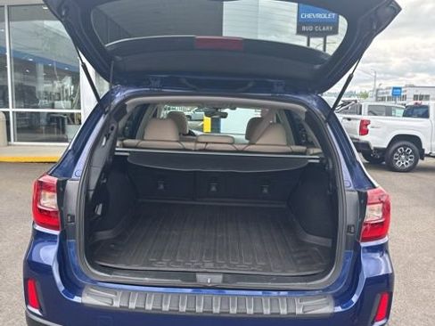 Used 2017 Subaru Outback 2.5i Limited AWD/4WD image 9