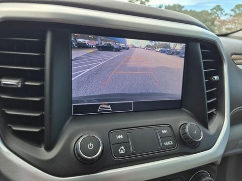 Used 2022 GMC Acadia SLE w/ Driver Convenience Package image 17