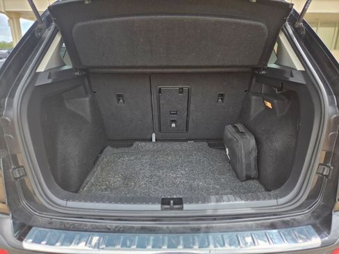 Used 2022 Volkswagen Taos SE FWD image 12