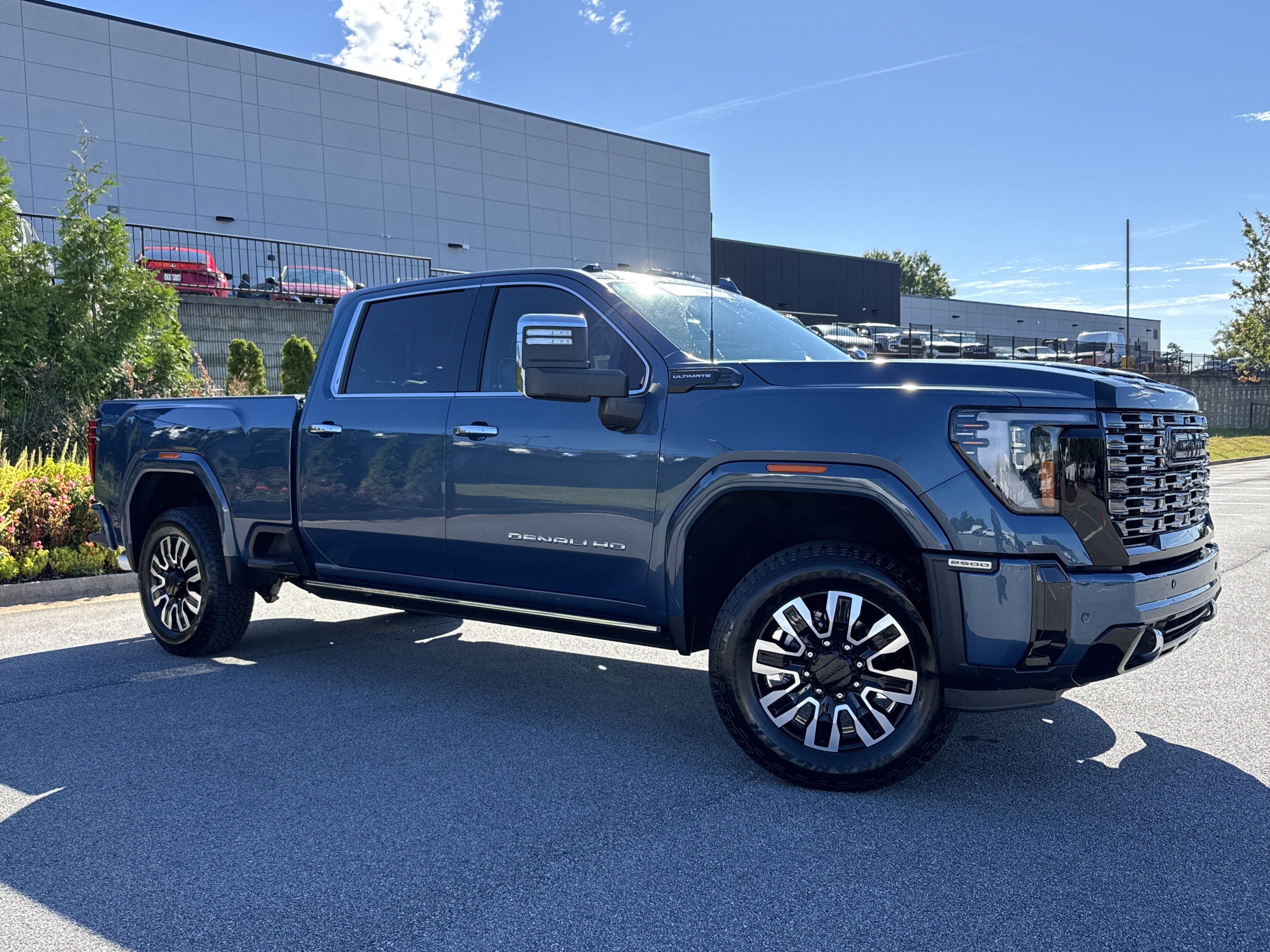 Used 2025 GMC Sierra 2500 Denali Ultimate AWD/4WD image 2