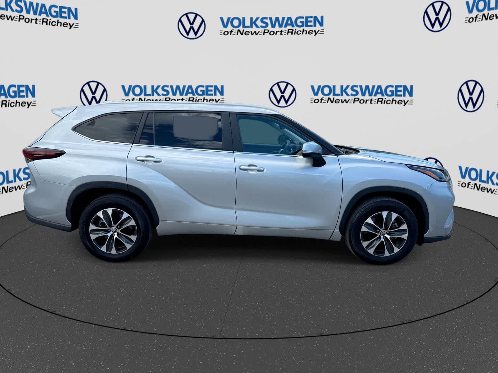 Used 2025 Toyota Highlander XLE FWD image 15