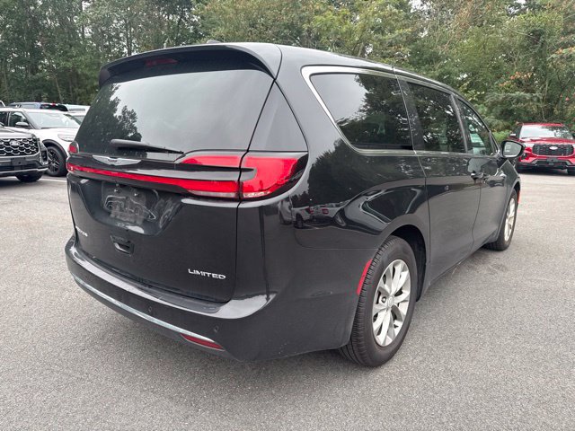 Used 2026 Chrysler Pacifica Limited FWD image 5