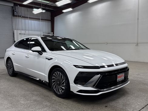 Used 2025 Hyundai Sonata Limited image 23