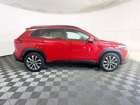 Used 2023 Toyota Corolla Cross XLE w/ Convenience Package FWD image 2
