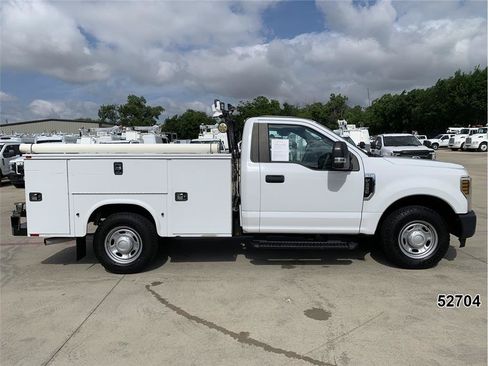 Used 2018 Ford F250 XL w/ Power Equipment Group RWD image 5