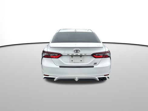 Used 2023 Toyota Camry SE image 3
