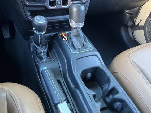 Used 2022 Jeep Wrangler Unlimited Sahara image 36