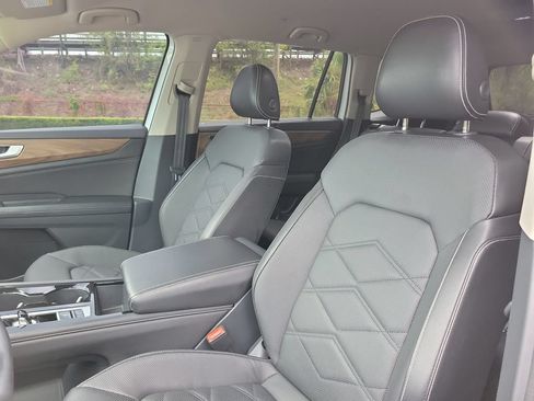 Used 2024 Volkswagen Atlas SE w/ Black Wheel Package FWD image 22