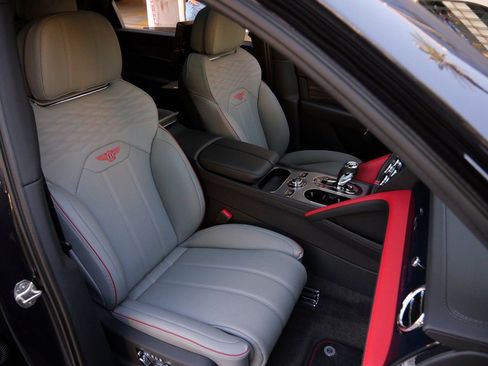 New 2025 Bentley Bentayga Extended Wheelbase image 31