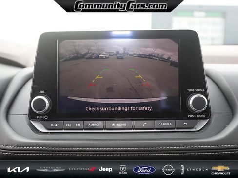 Used 2023 Nissan Rogue SV image 16