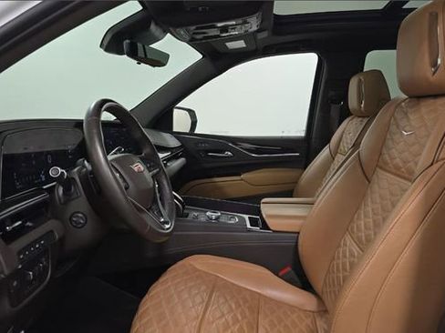 Used 2023 Cadillac Escalade Premium Luxury image 5