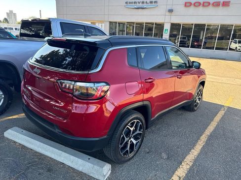 Used 2025 Jeep Compass Limited AWD/4WD image 3