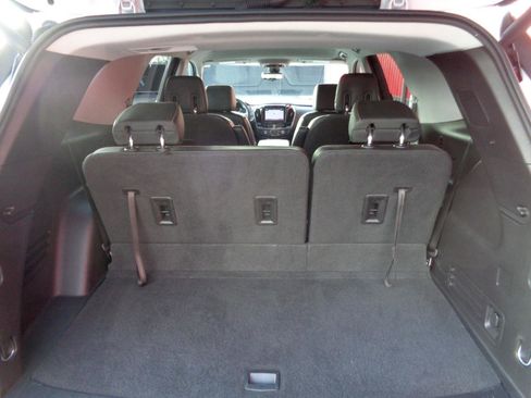 Used 2018 Chevrolet Traverse LT image 11