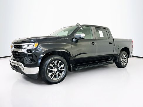 Used 2023 Chevrolet Silverado 1500 LT AWD/4WD image 3
