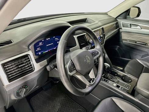Used 2022 Volkswagen Atlas SE w/ Panoramic Sunroof Package FWD image 10
