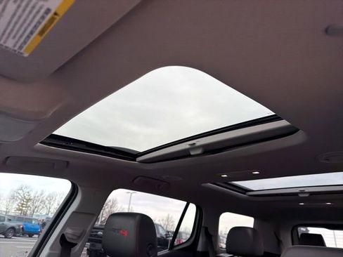 Used 2023 GMC Acadia AT4 w/ Technology Package image 30