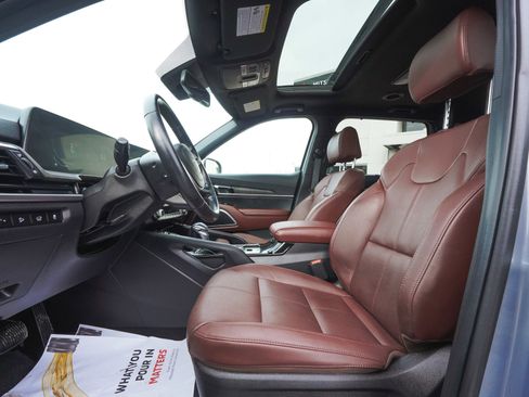 Used 2024 Kia Telluride EX w/ EX Captain's Chair Package image 33