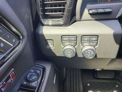 Used 2024 GMC Sierra 1500 AT4 w/ Technology Package AWD/4WD image 26