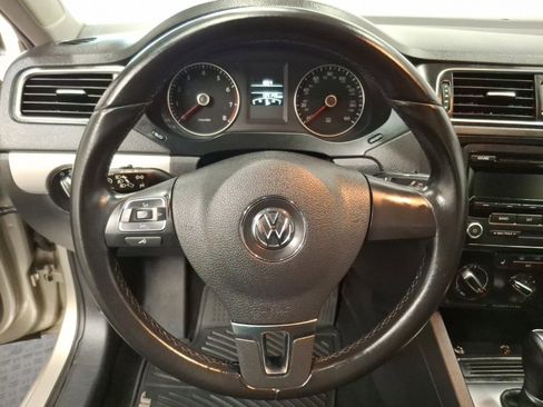 Used 2014 Volkswagen Jetta SE image 18