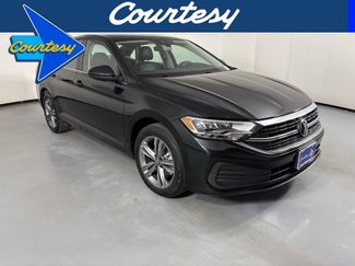 Used 2024 Volkswagen Jetta SE FWD video 1