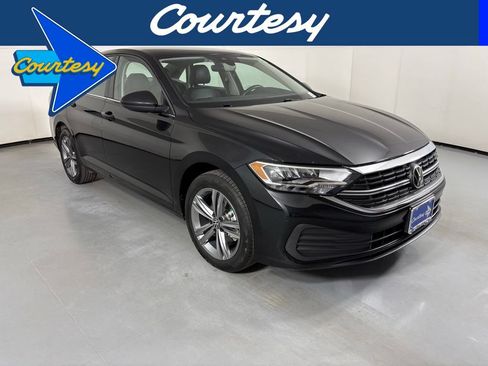 Used 2024 Volkswagen Jetta SE FWD image 1