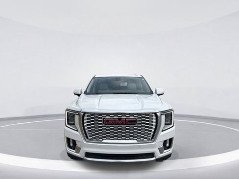 Used 2021 GMC Yukon Denali image 2