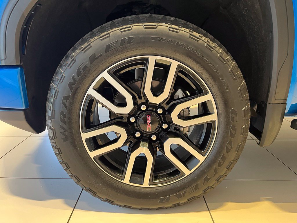 Used 2024 GMC Sierra 1500 AT4 w/ Technology Package AWD/4WD image 22