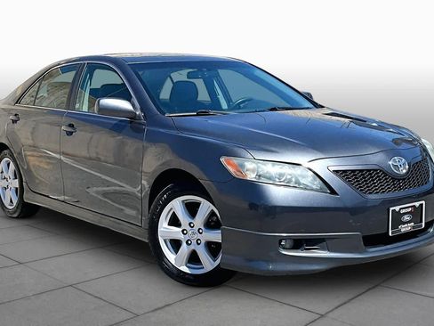 Used 2009 Toyota Camry SE FWD image 2