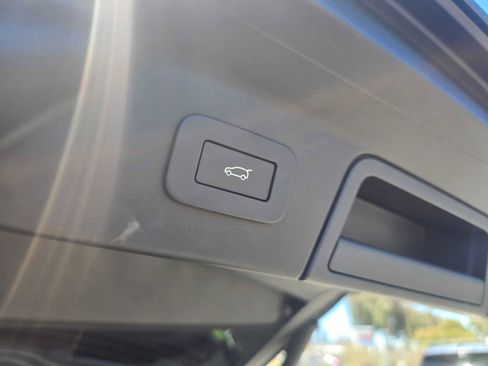 Used 2026 Land Rover Range Rover Velar S AWD/4WD image 16