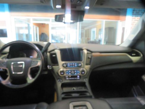 Used 2019 GMC Yukon XL Denali AWD/4WD image 53