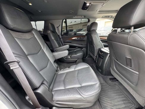 Used 2017 Cadillac Escalade Luxury image 18