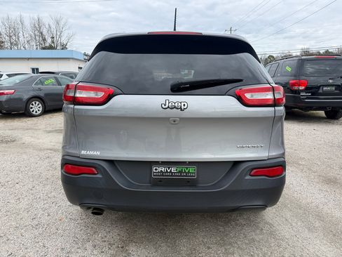 Used 2015 Jeep Cherokee Sport image 4