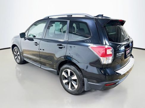 Used 2018 Subaru Forester 2.5i Premium w/ All-Weather Package AWD/4WD image 8