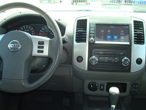 Used 2021 Nissan Frontier SV w/ SV Utility Package image 10