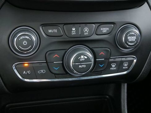 Used 2020 Jeep Cherokee Trailhawk w/ Comfort/Convenience Group AWD/4WD image 30