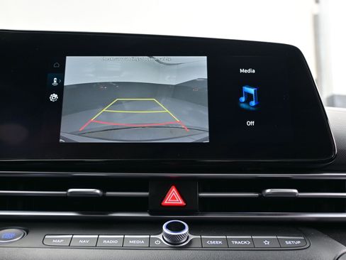 Certified 2025 Hyundai Elantra Limited image 19