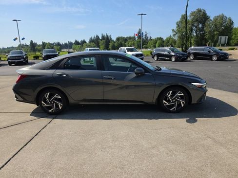 Used 2025 Hyundai Elantra SEL FWD image 7