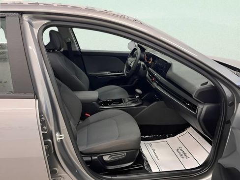 Used 2025 Kia K4 FWD image 9