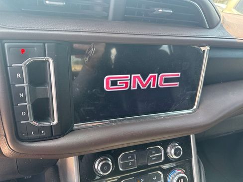 Used 2021 GMC Yukon Denali w/ Denali Ultimate Package AWD/4WD image 6
